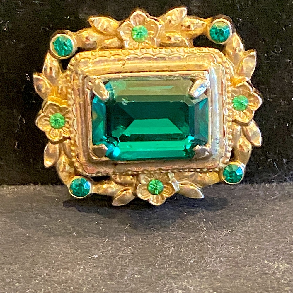 Coro 1950’s Gold Tone and Emerald Green Crystal Brooch